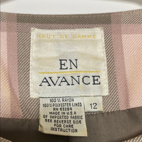 Pink and Brown Blazer with Classic Checkered Pattern - Picture 3 of 7